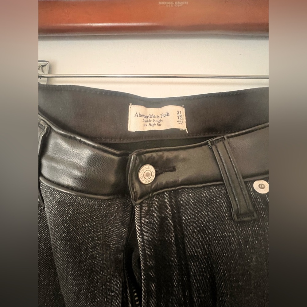 Abercrombie Ultra High Rise Ankle Straight Mixed Media Jeans 31/12S - Picture 3 of 5